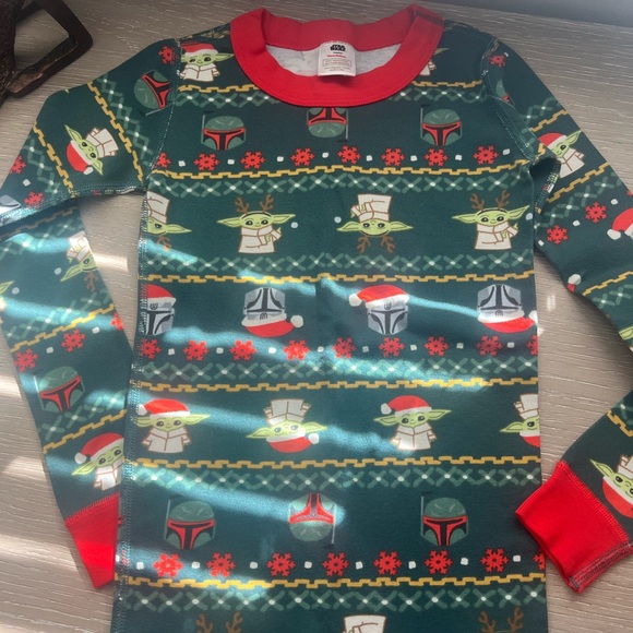 Star Wars Holiday Pajamas with Red Trim - Size 6/7 - Picture 1 of 4